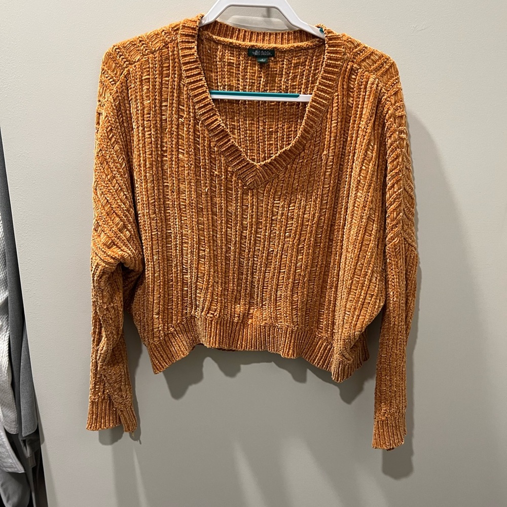 Wild Fable Yellow/Gold Sweater V-Neck size Large
